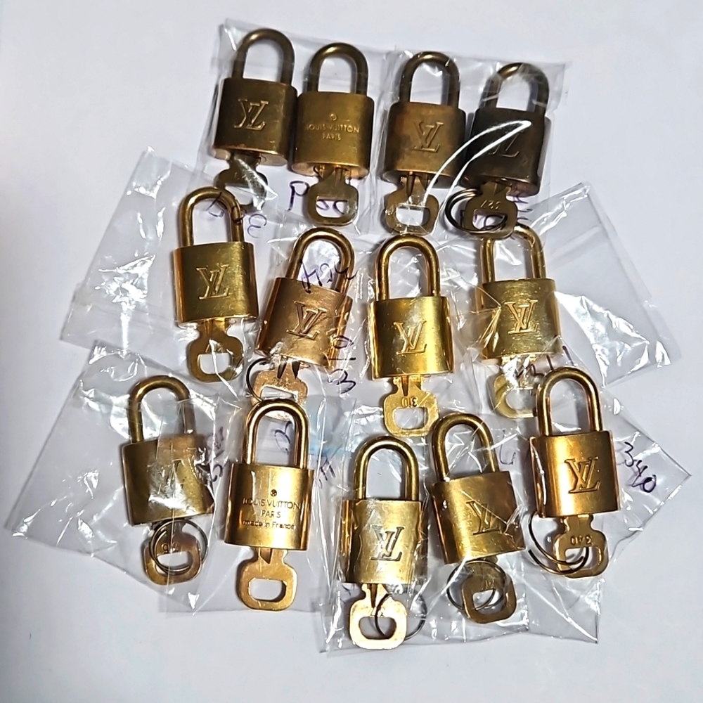 (ONE) 1 Authentic Louis Vuitton Lock & Key Set - Picture 3 of 17
